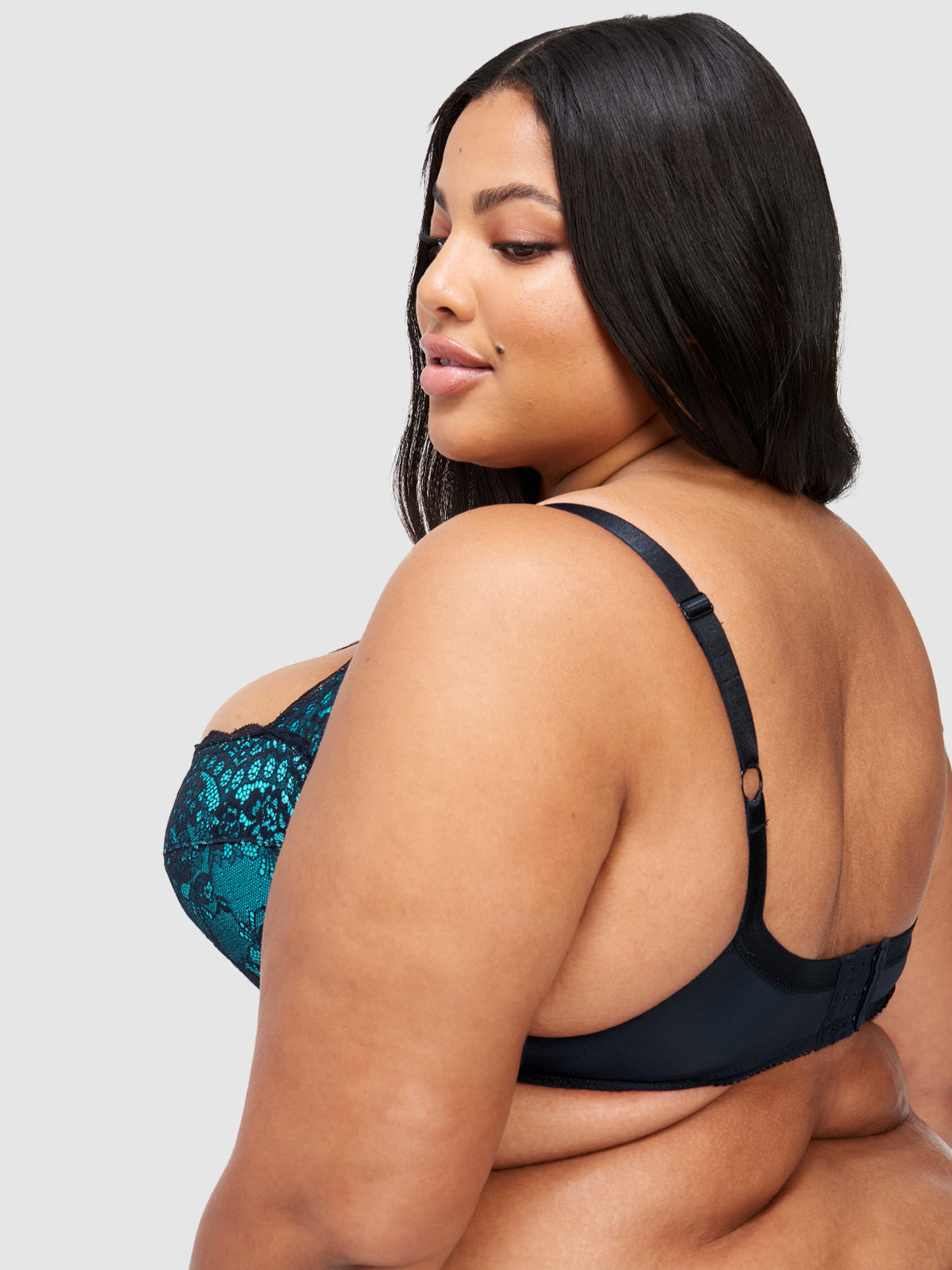 Large Busted Bras to Fit Women with Full Busted Silhouettes